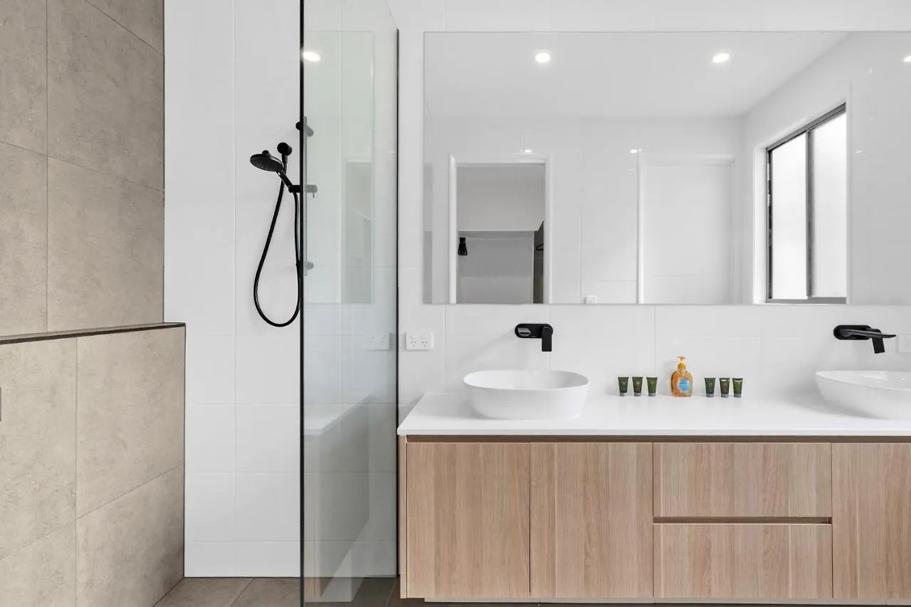 4 Bedroom Home In Pelican Waters With Heated Inground Pool 0*,